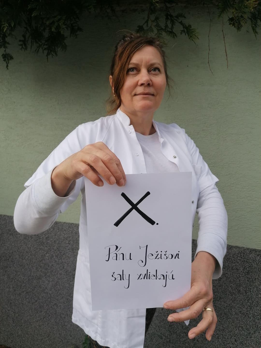 Krízová krížová cesta. 14 pohľadov z prvej línie
