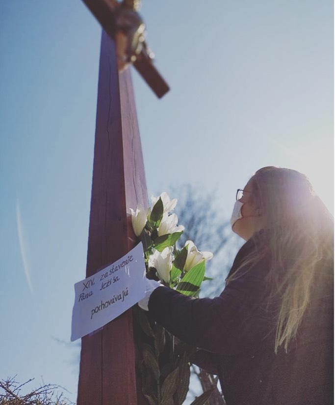 Krízová krížová cesta. 14 pohľadov z prvej línie
