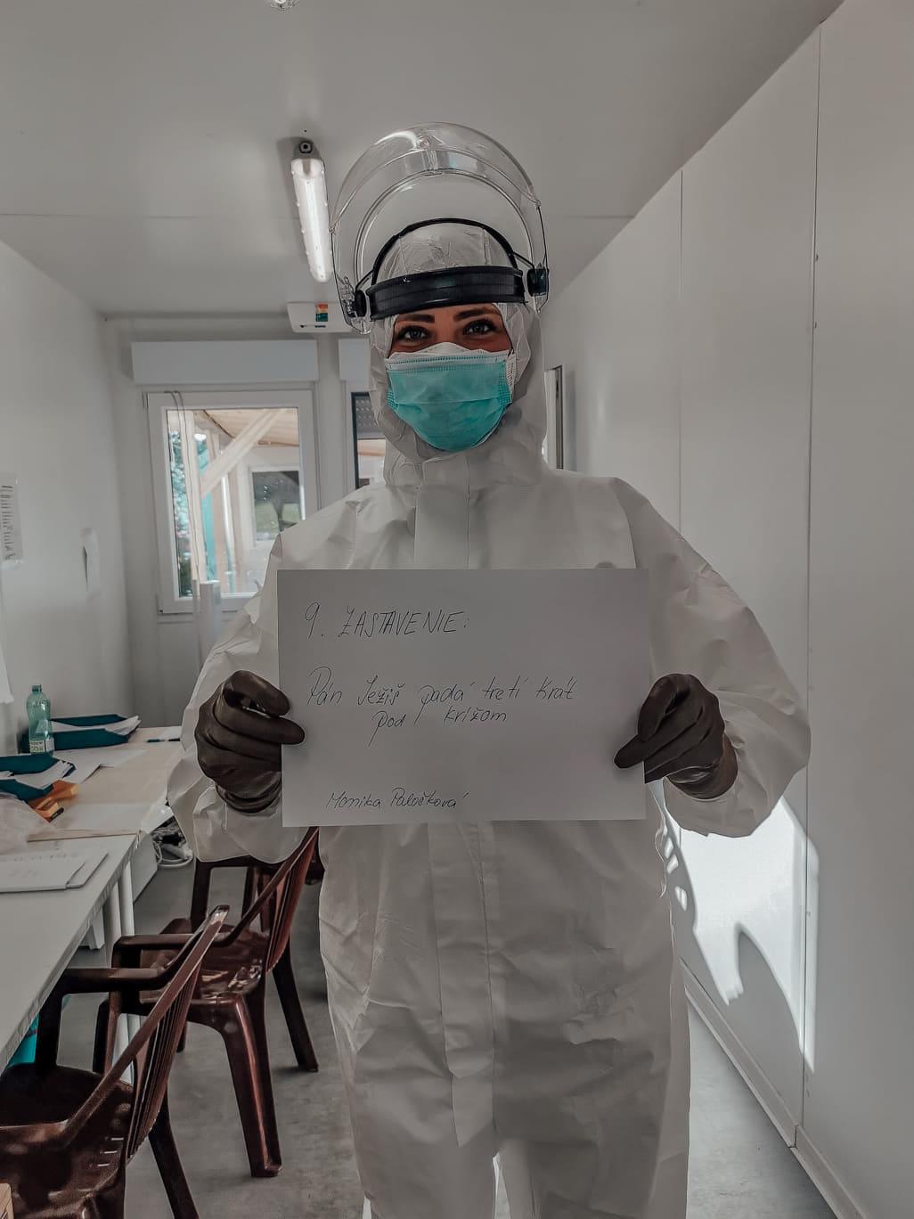 Krízová krížová cesta. 14 pohľadov z prvej línie
