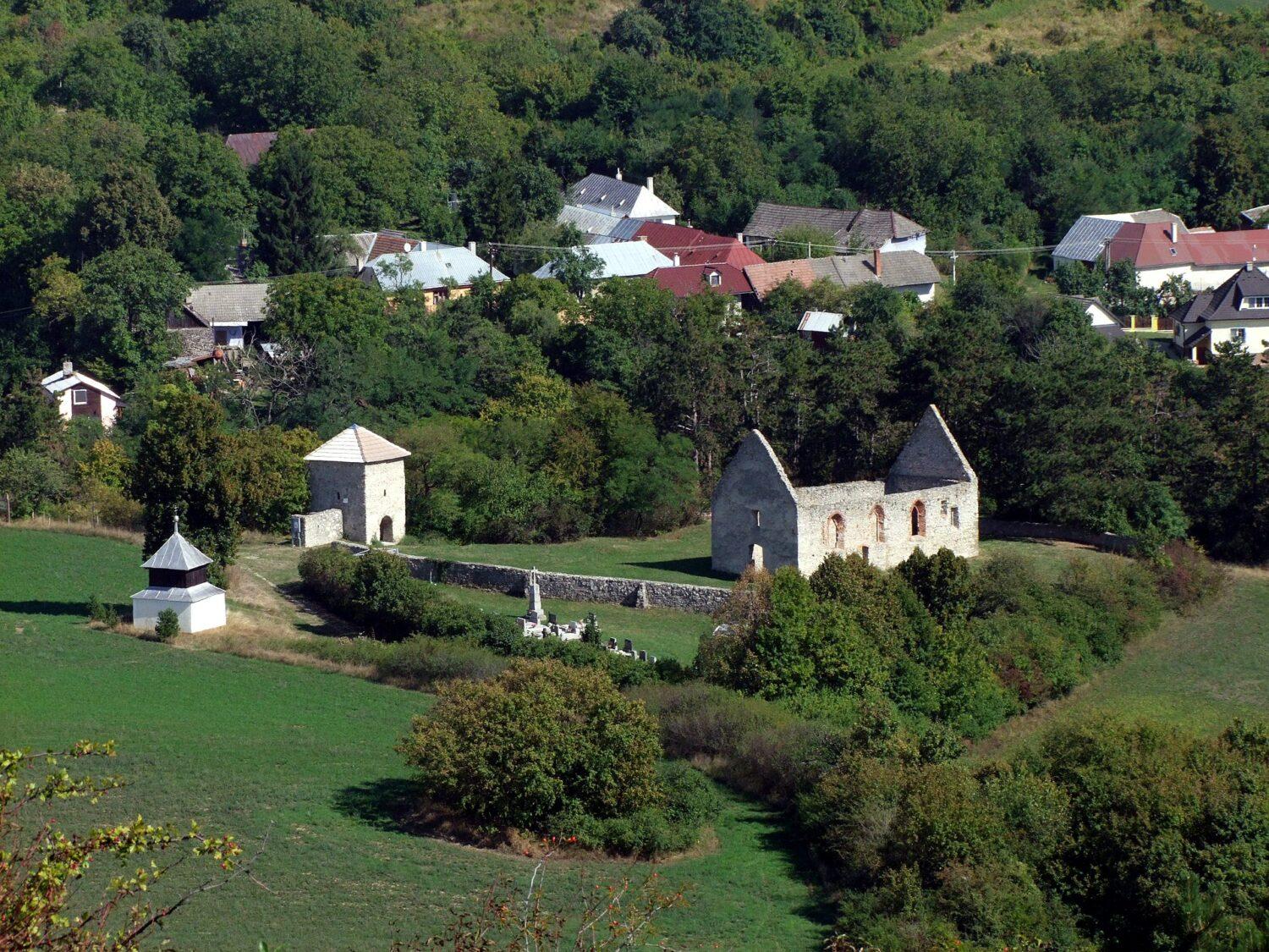 Haluzice: Nenápadné miesto, ktoré žije históriou, prírodou a krásnymi výhľadmi (tipy na duchovný výlet)