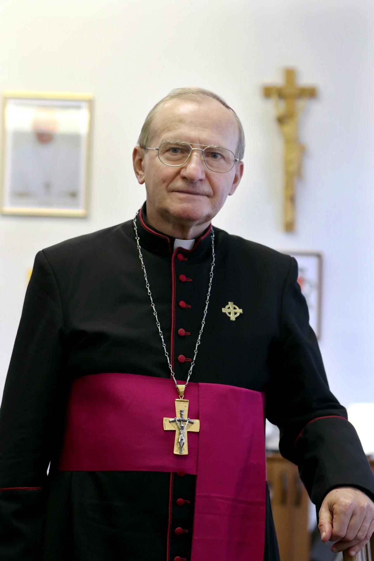 Obľúbený citát, svätec a pútnické miesto: Ako odpovedali naši otcovia biskupi?