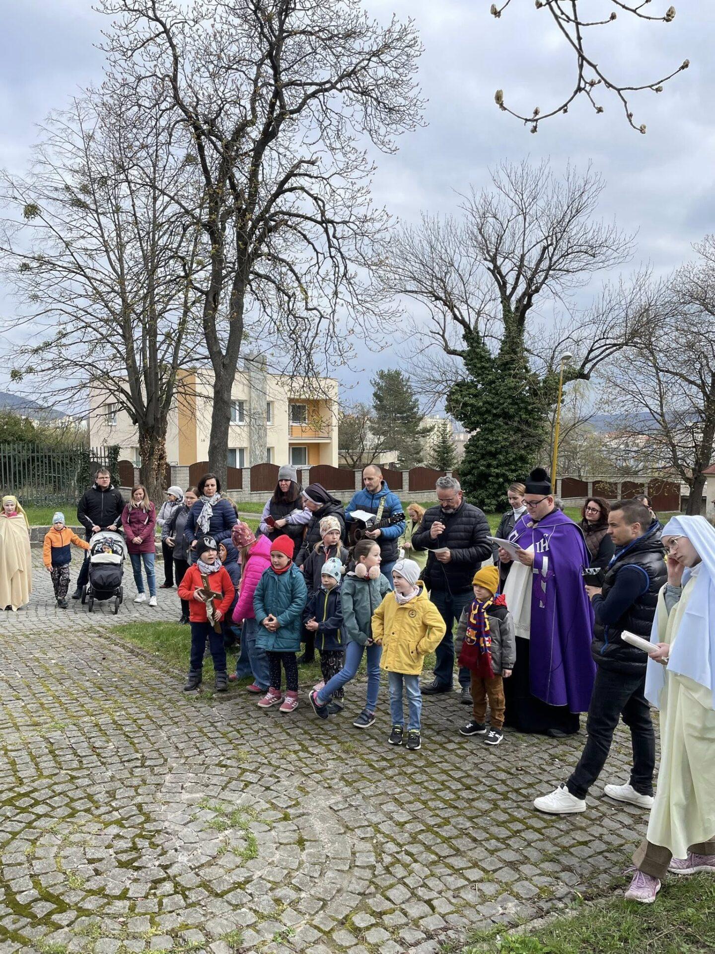 Kňaz Dávid Černiga: Najdôležitejšie je, aby dieťa v Pôste pochopilo, že Ježiš ho má rád a že láska sa prejavuje cez malé skutky