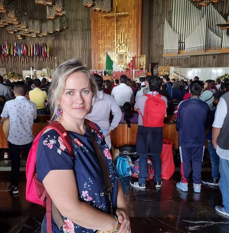 Žiarim v tieni Matky