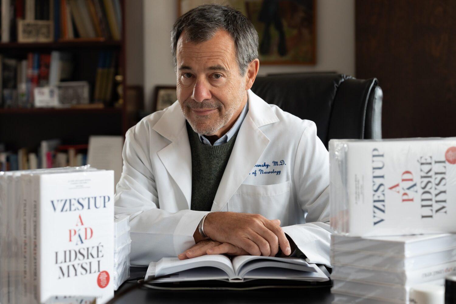 Neurológ Stránský: Ak deťom zakazujeme alkohol a cigarety, prečo im dovolíme mobil?