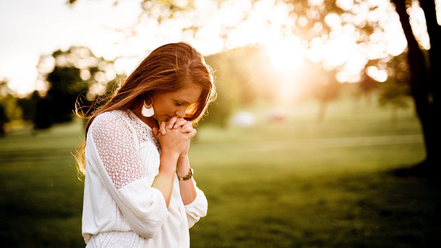6 znakov, ako zistiť, že sa človek dobre modlí