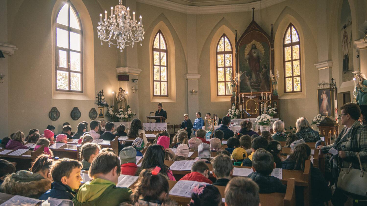 Na Slovensku sa 20-tisíc detí modlilo za mier vo svete, akciu podporil aj pápež František