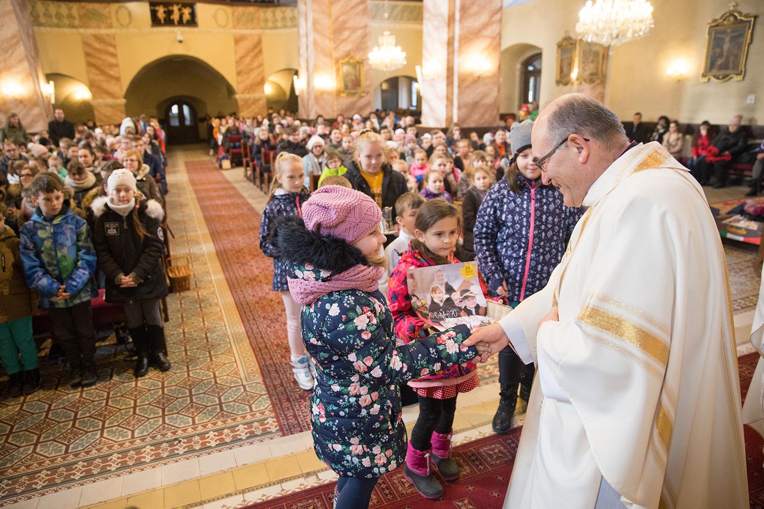 Biskupi požehnali 2 400 koledníkom Dobrej noviny