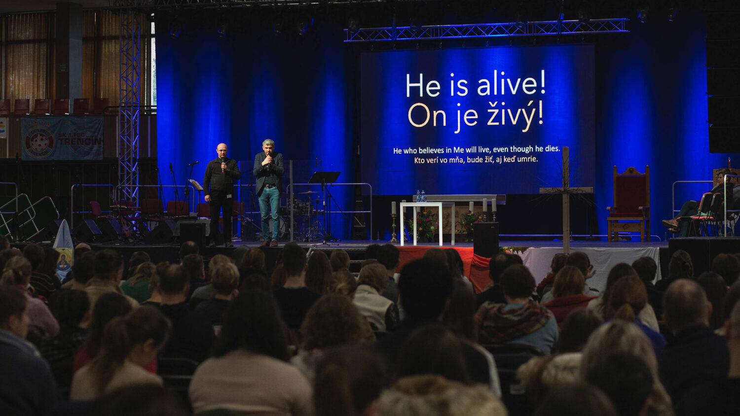 V Trenčíne sa konal 25. ročník stretnutia On je živý