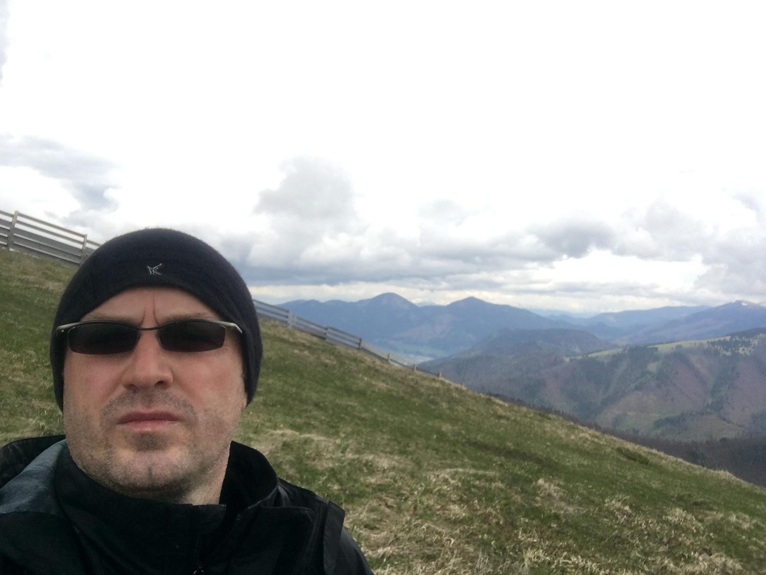 Ako predchádzať vyhoreniu? Tipy a svedectvo kňaza Martina Harčára