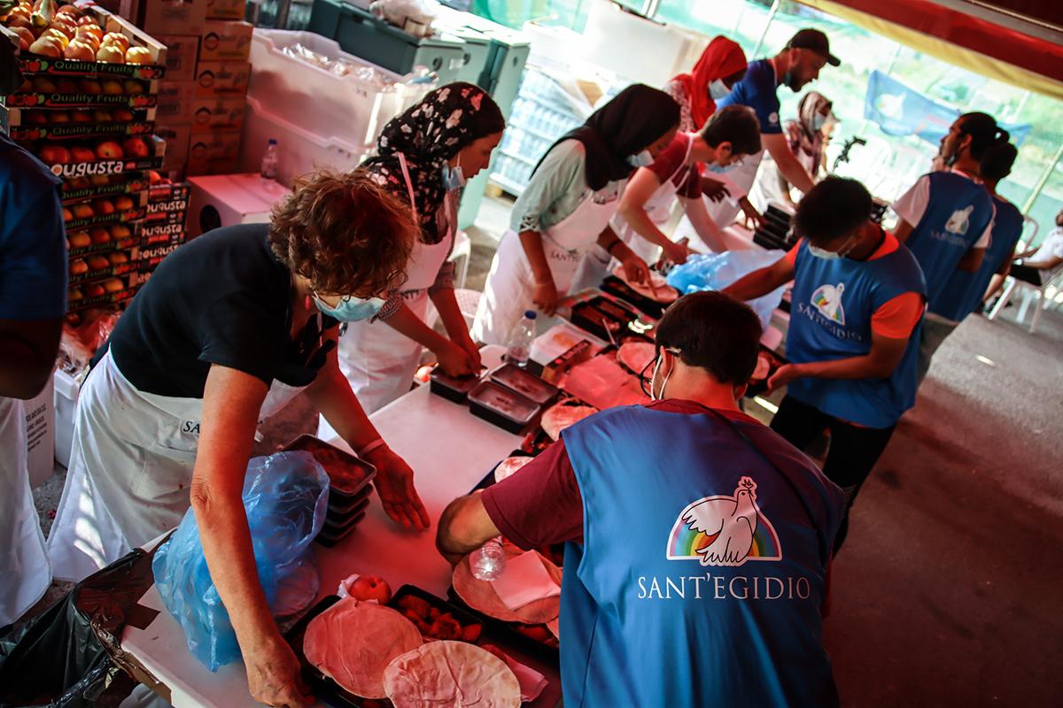 Misia Komunity Sant´Egidio na ostrove Lesbos: Za jeden večer sme vydali aj 550 porcií jedla pre utečencov