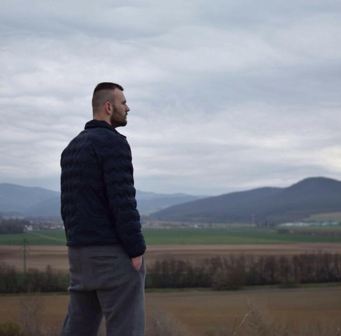 Michal Grolmus: Svoju prázdnotu som riešil alkoholom, drogami a sexom. Strácal som sám seba