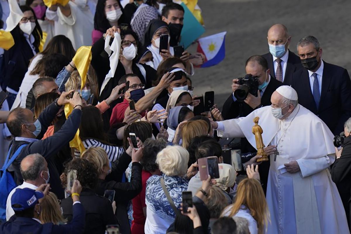 Na stretnutiach s pápežom sa budú môcť zúčastniť aj nezaočkovaní