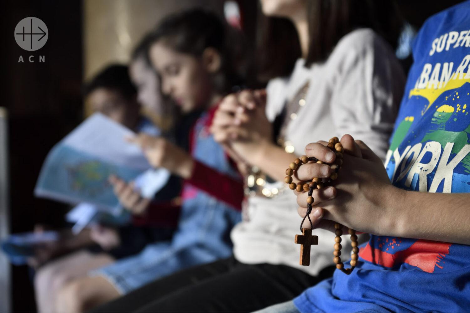 Milión detí sa bude modliť ruženec za pokoj a mier vo svete