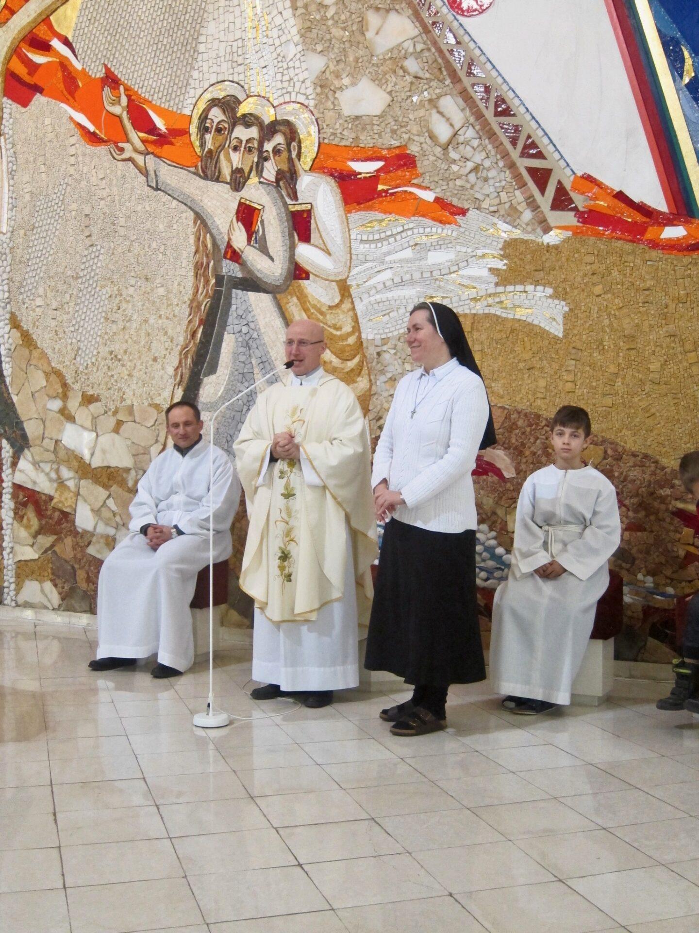 Dominikánka Karola Dravecká: Je toľko spôsobov, koľko je prijímajúcich, aby Ježiš v Eucharistii nezostal „väzňom“ v svätostánku