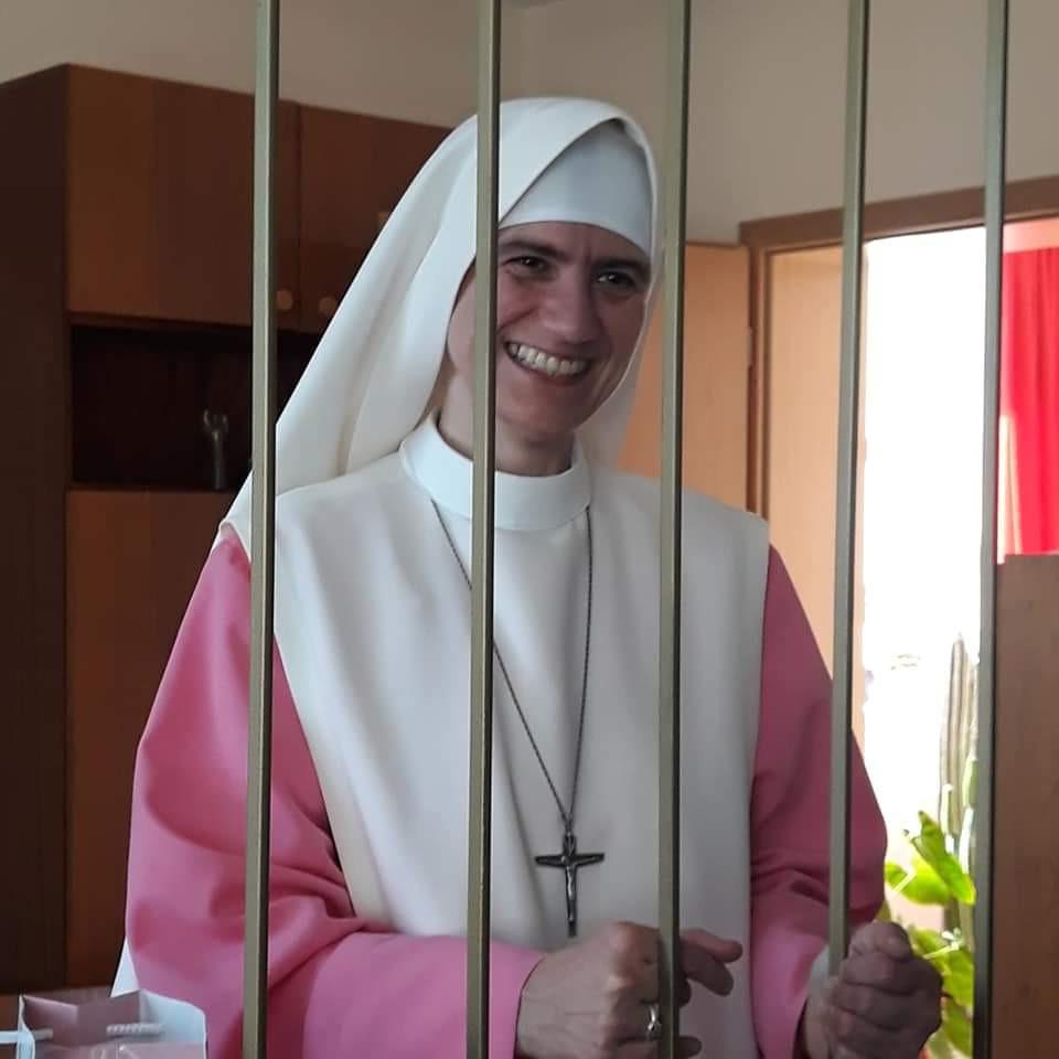 Ružová sestra Stella Mária Dolníková: Pred Eucharistiou netreba veľa rozprávať, ale veľa milovať