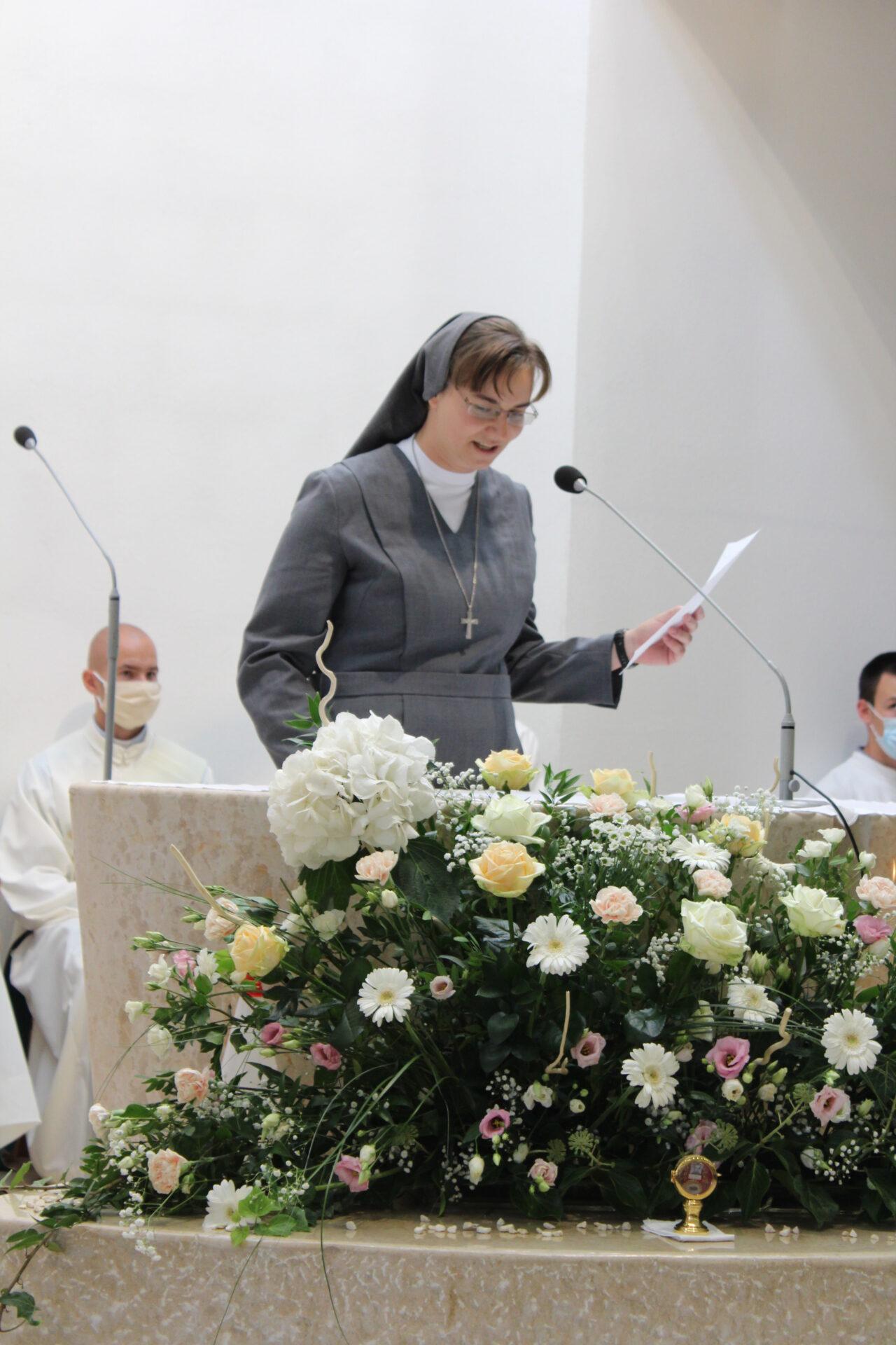 Sestra Monika Foltýnová: Duchovné povolania klesajú, ale máme tu laické spoločenstvá. Nepozerajme na Cirkev len cez optiku zasvätených 