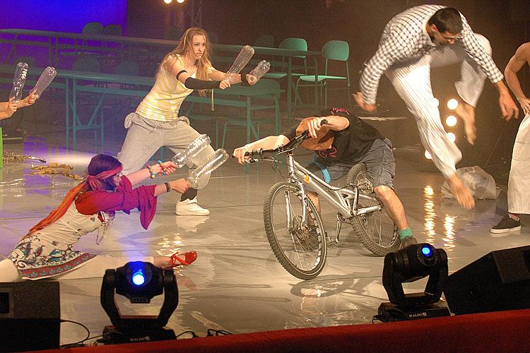 Moderátor Pavol Danko:  Prázdniny sú čas, keď pod tričkom rastú krídla