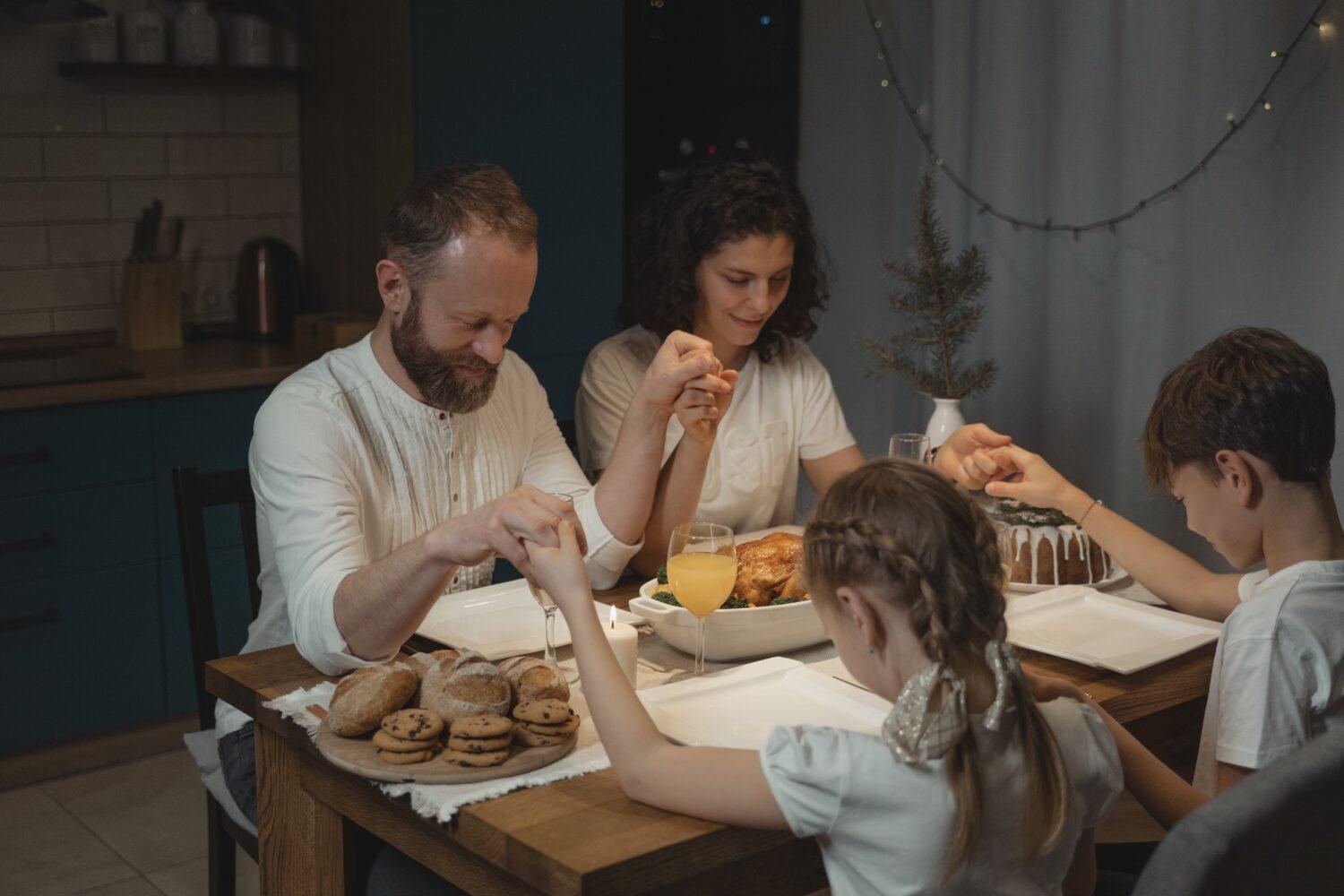 Radíme si: Aké vianočné zvyky a tradície doma dodržiavate? (Andrea Mikolášiková)