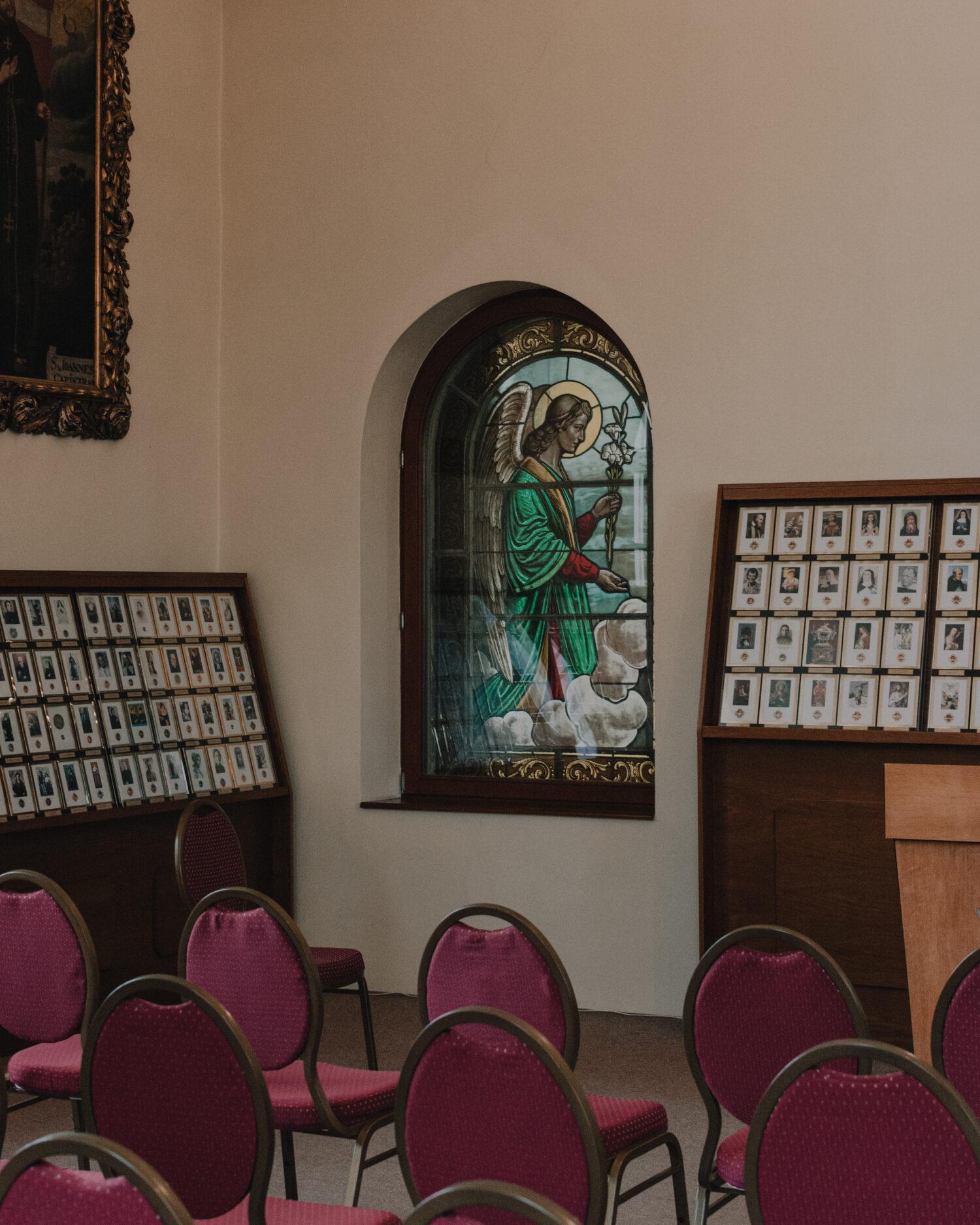 Za múrmi kláštora františkánov: Radosť, jednoduchosť, humor a pivo