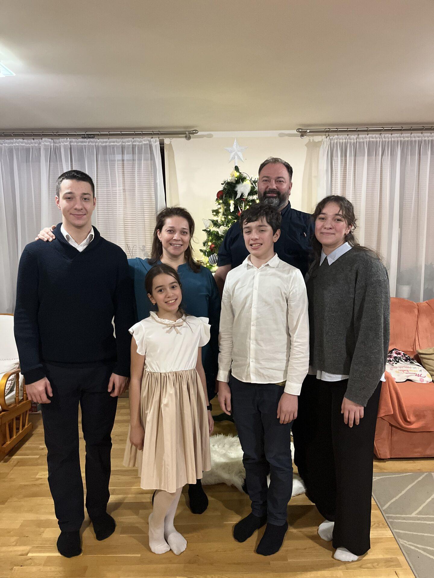 Dve uši na počúvanie, žiadne ústa na súdenie