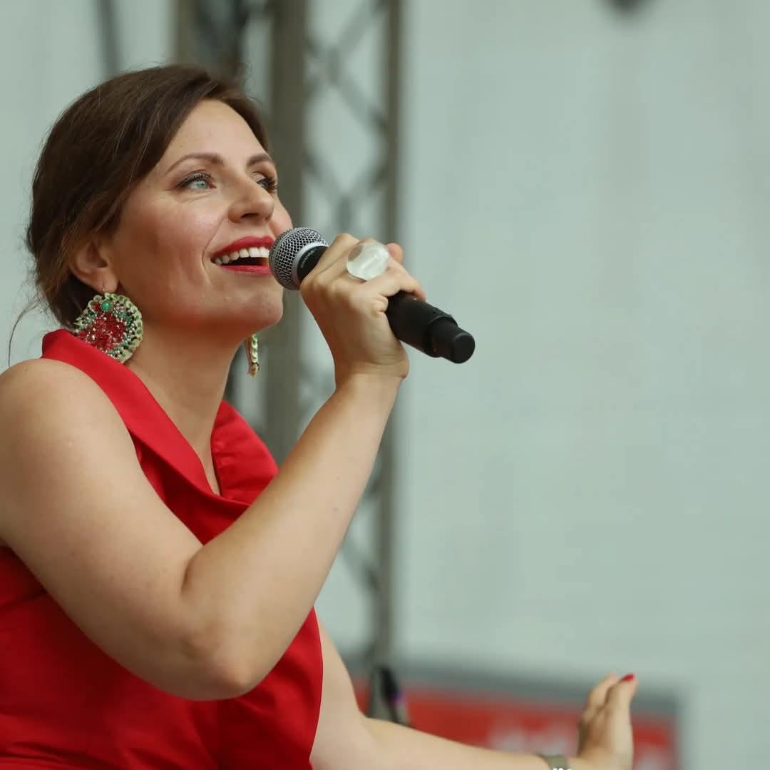 Šansónistka Lucia Bujnová: Som vďačná, že žijem naplnený život. To, čo milujem, dáva zmysel nielen mne