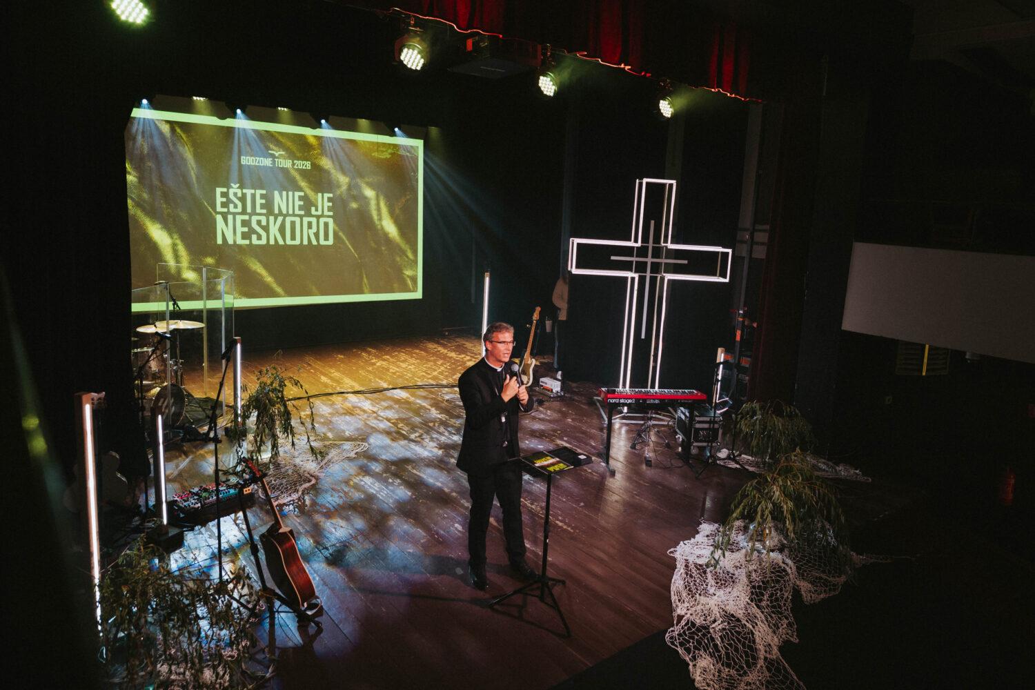 Stovky laických lídrov sa s kňazmi a biskupmi stretli na prípravnom stretnutí ku Godzone tour 2026